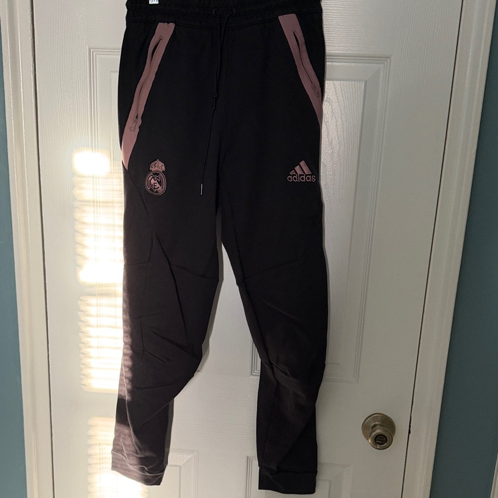 REAL MADRID ADIDAS 2022/2023 FOOTBALL SOCCER TRAINING PANTS SIZE "S" HD1343